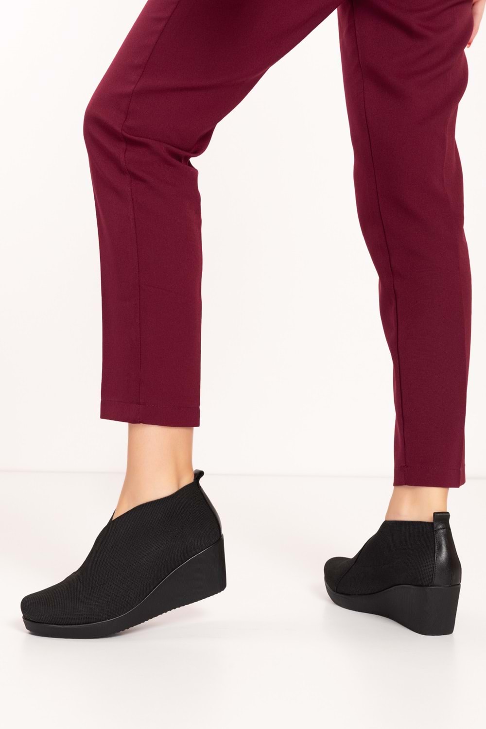 Gondol Dolgu Topuklu Lastikli Kapsül Tarz Ayakkabı ell.1212 - Siyah - 37