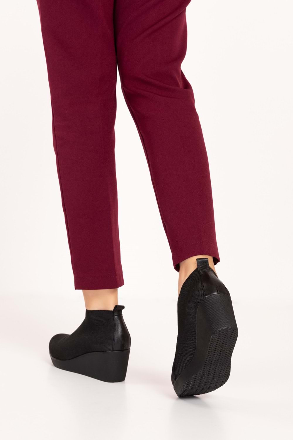 Gondol Dolgu Topuklu Lastikli Kapsül Tarz Ayakkabı ell.1212 - Siyah - 37