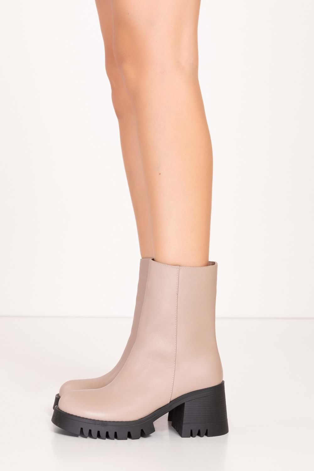 Gondol Hakiki Deri Kalın Topuklu Kauçuk Taban Sade Şık Bot bel.1546 - Bej - 37