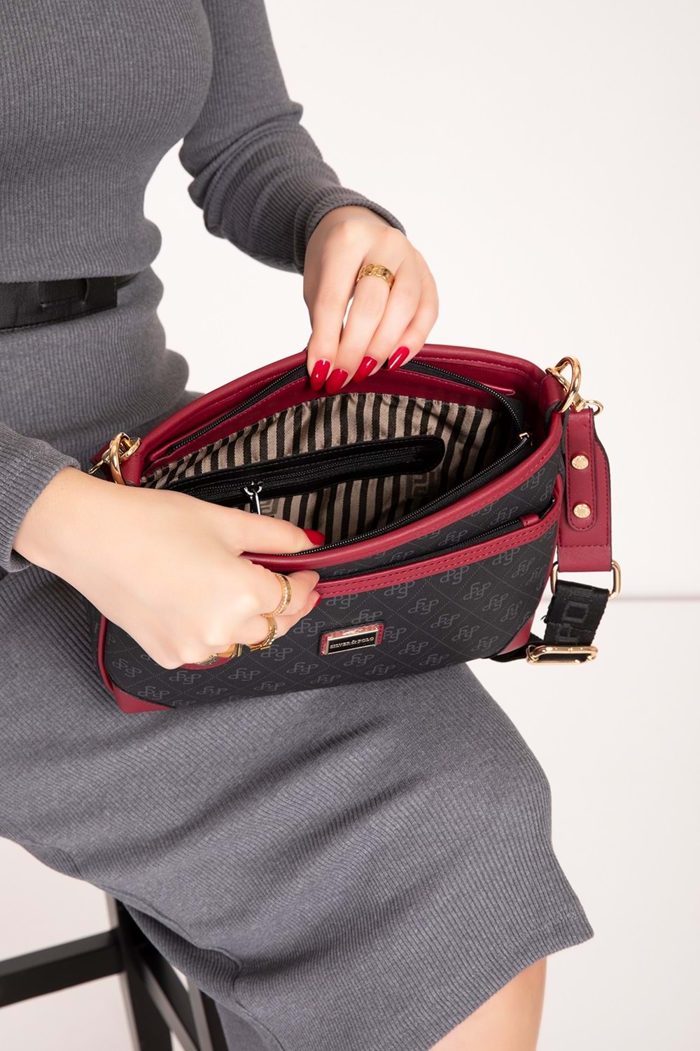 Gondol Kadın Şık Günlük Çapraz Çanta sp.1160 - Siyah-Bordo - TEK EBAT