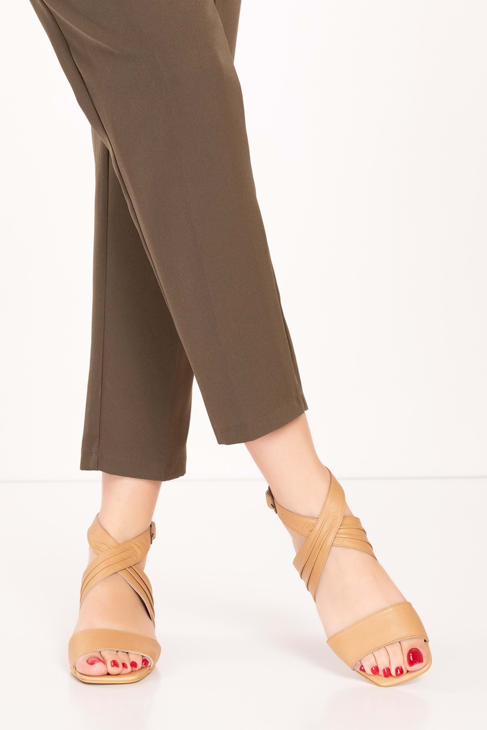 Gondol Kadın Hakiki Deri Tek Bantlı Kısa Topuklu Ayakkabı ast.2001 - Taba - 40