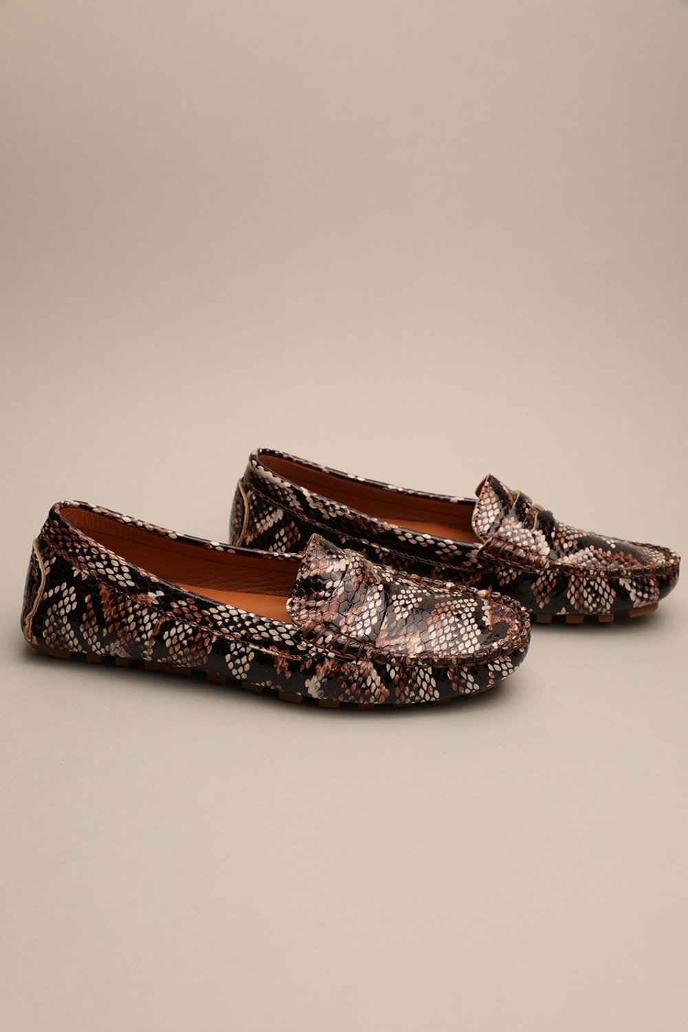 Gondol Kadın Hakiki Deri Klasik Loafer Siyah Yılan 37 ttx.70122