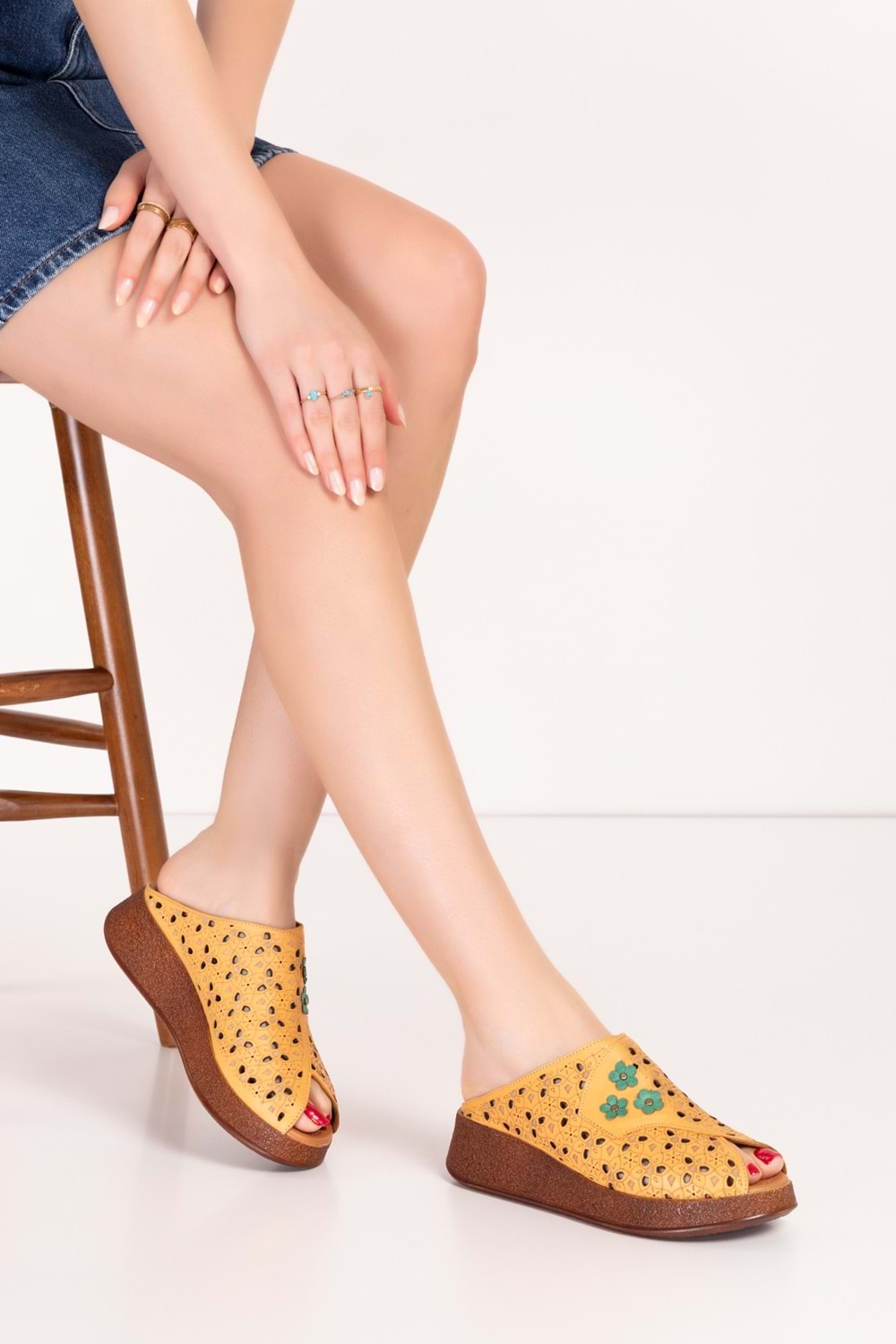 Gondol Hakiki Deri Çiçek Detaylı Dekolte Terlik mlk.5803 - Hardal - 39