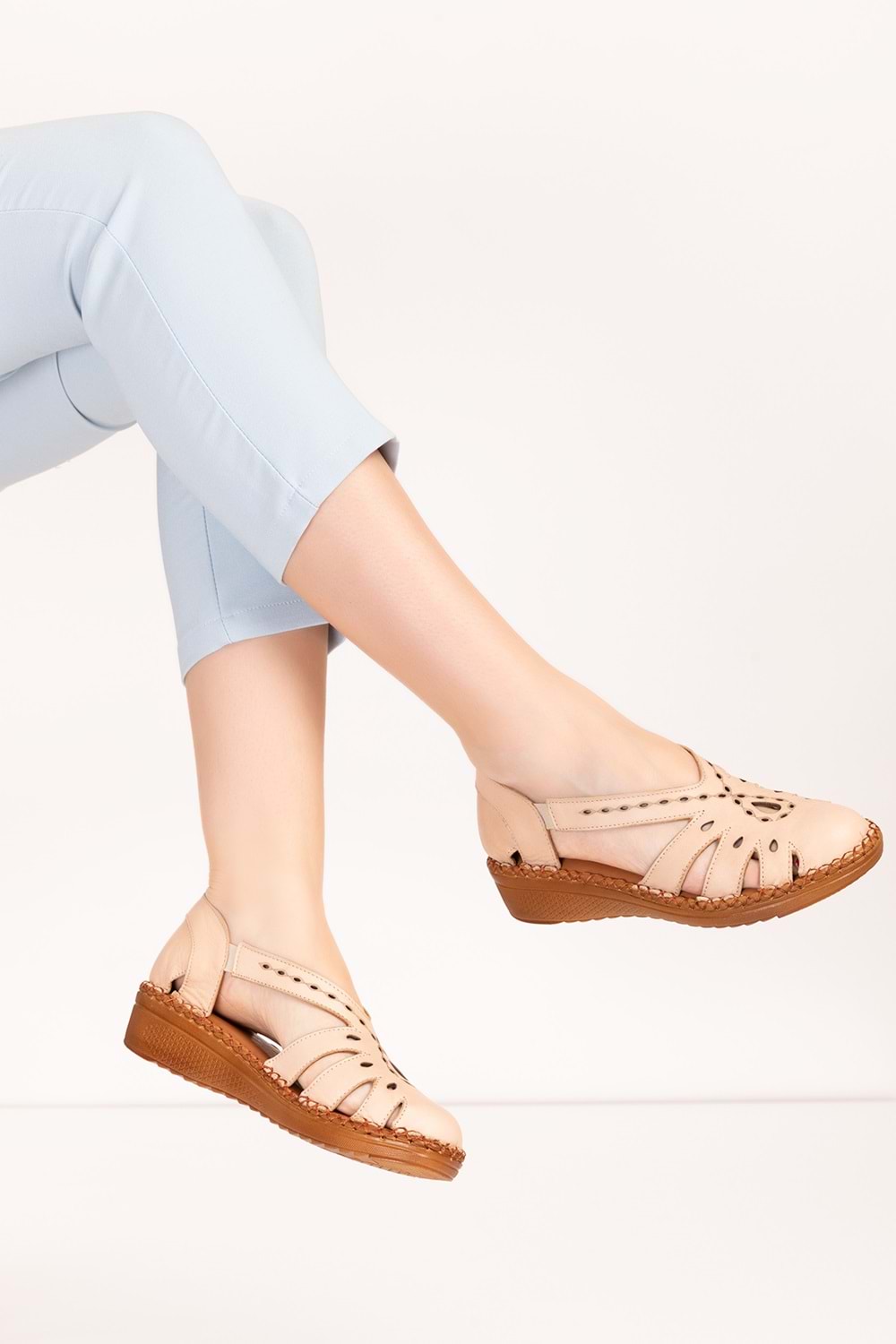Gondol Kadın Hakiki Deri Önü Kapalı Rahat Sandalet pyt.5103 - Bej - 39