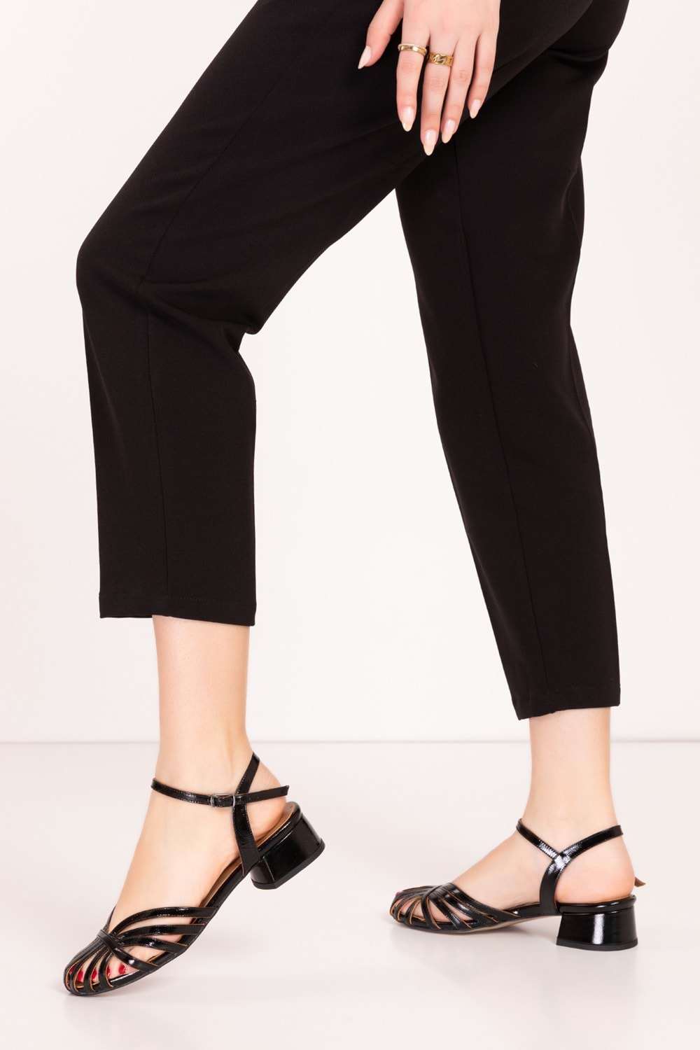 Gondol Kadın Hakiki Deri Şık OrtaTopuklu Ayakkabı ast.225 - siyah rugan - 35