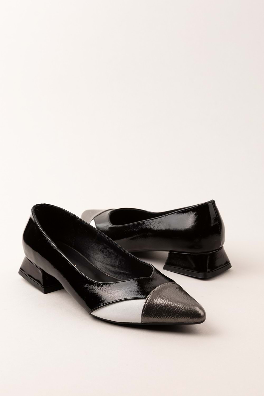 Gondol Kadın Hakiki Deri Şık Kısa Topuklu Ayakkabı md.2 - Siyah Kombin - 37