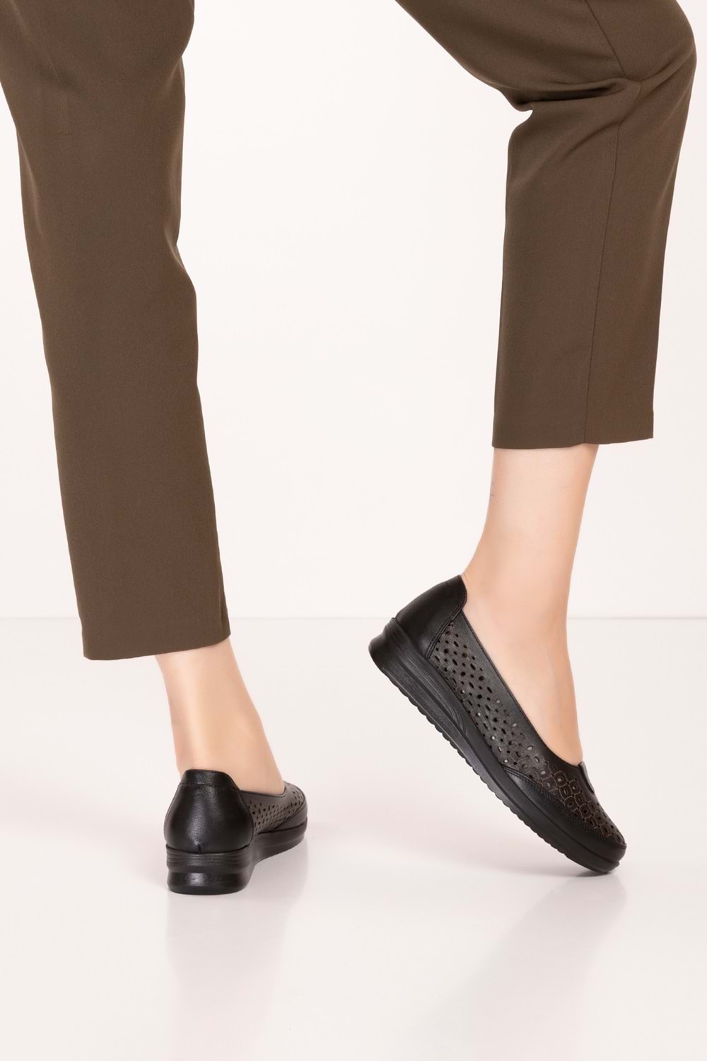 Gondol Kadın Hakiki Deri Anatomik Taban Lazer Delikli Günlük Ayakkabı Pyt.6221 - Siyah - 37