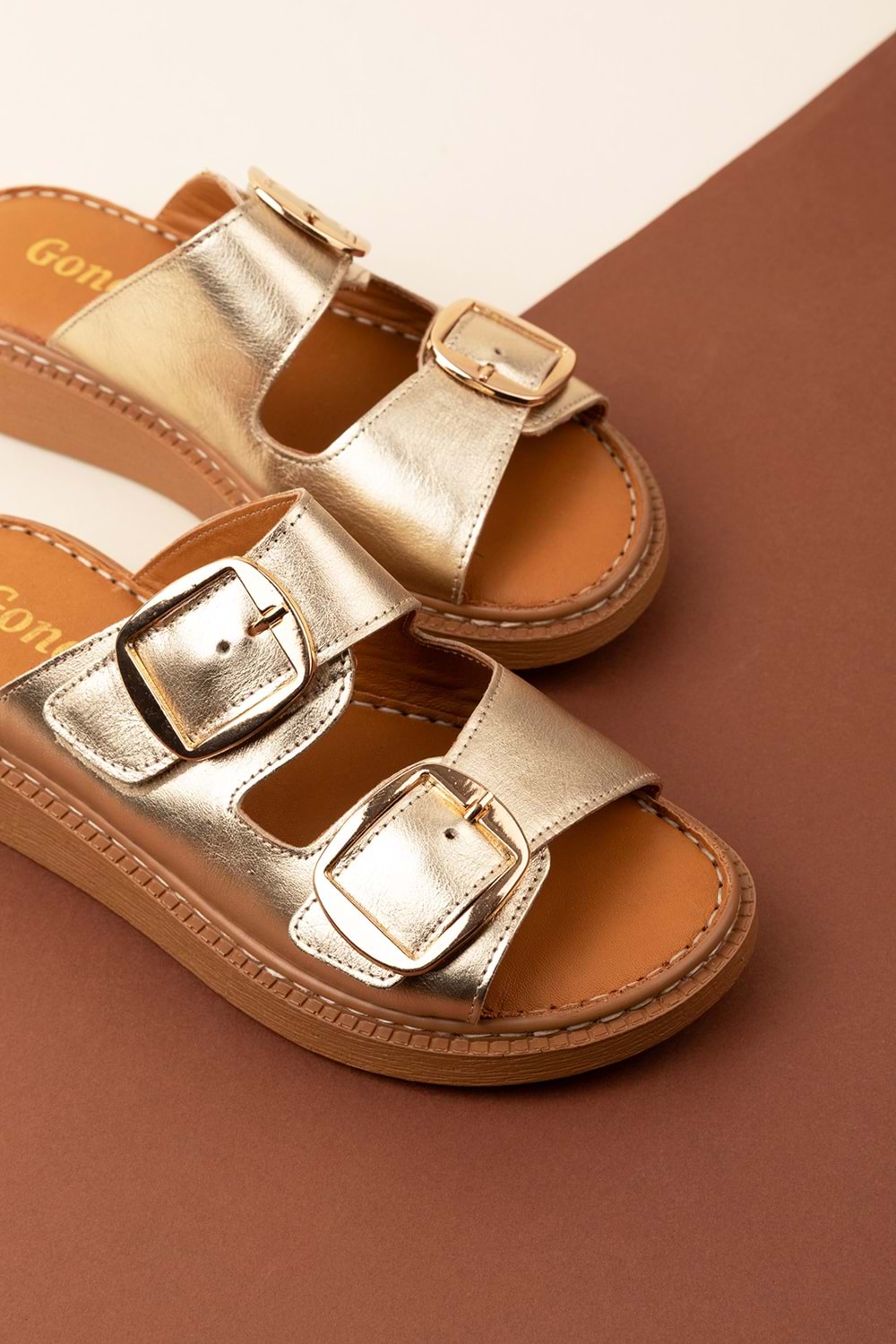 Gondol Kadın Hakiki Deri Çift Tokalı Gizli Cırtlı Günlük Rahat Terlik usl.2475 - Altın - 36