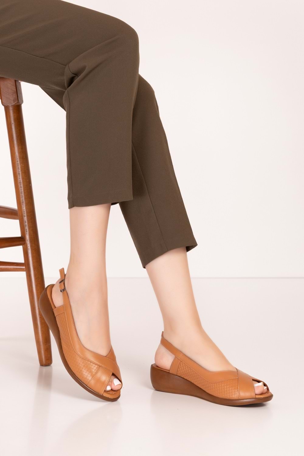 Gondol Hakiki Deri Dolgu Topuklu Rahat Anne Sandalet mlk.5812 - Taba - 40