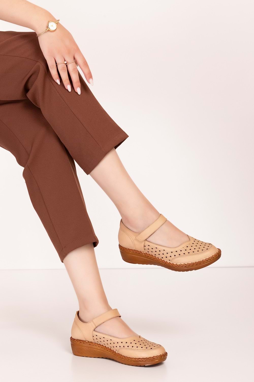 Gondol Kadın Hakiki Deri Önü Kapalı Rahat Sandalet pyt.5100 - Bej - 40