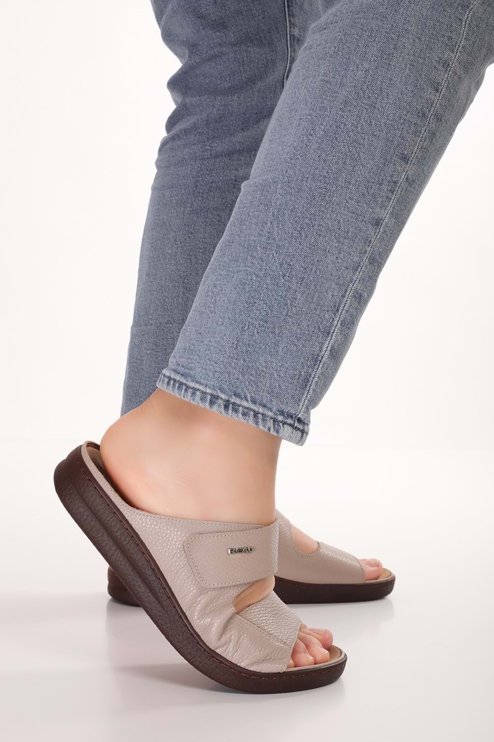 Gondol Erkek Hakiki Deri Tabanı Çıkabilen Özel Cırtlı Terlik rl.5302 - Vizon - 40