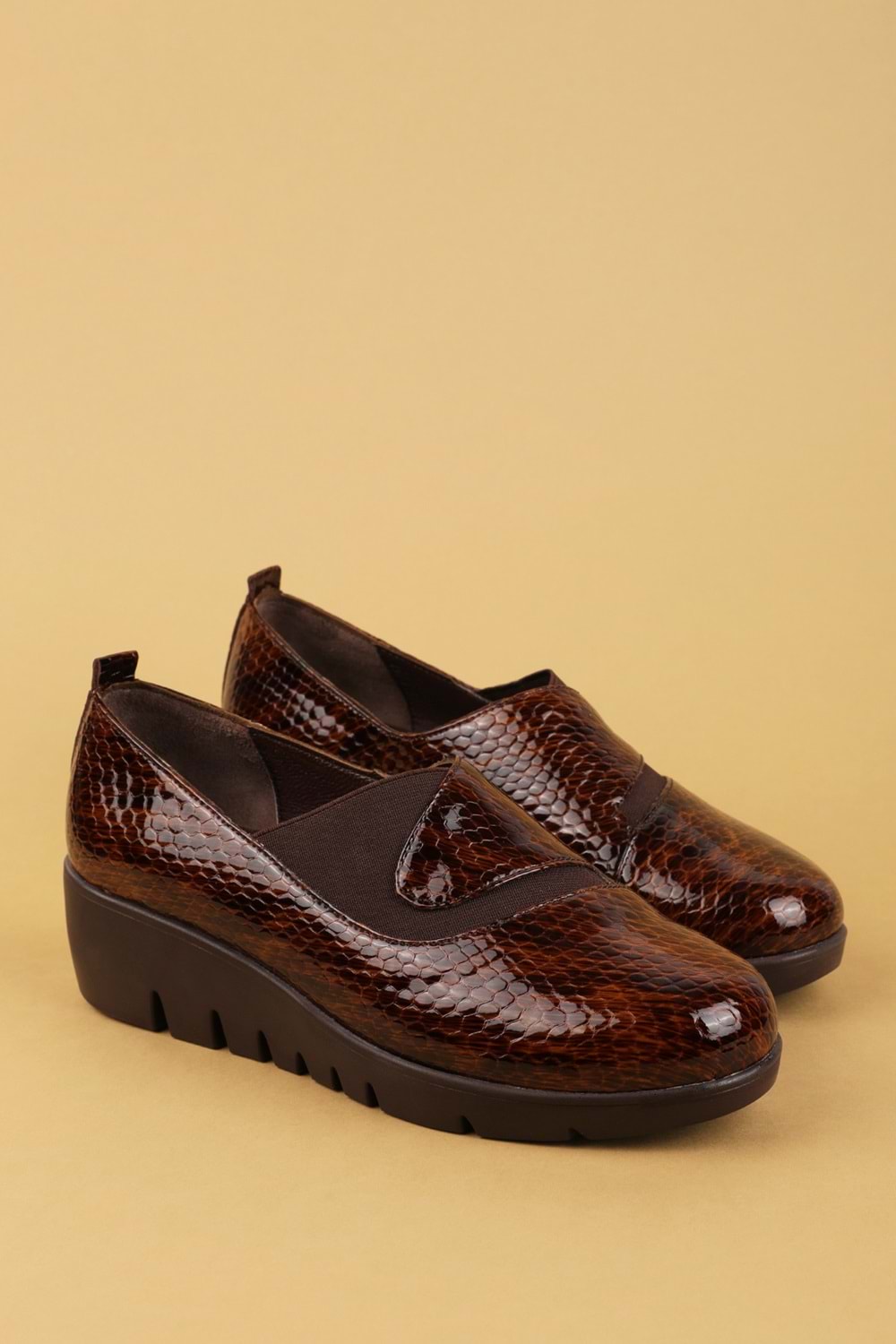 Gondol Kadın Hakiki Deri Dolgu Topuk Rahat Şık Anne Ayakkabısı erp.26501 - Kahve Petek - 38