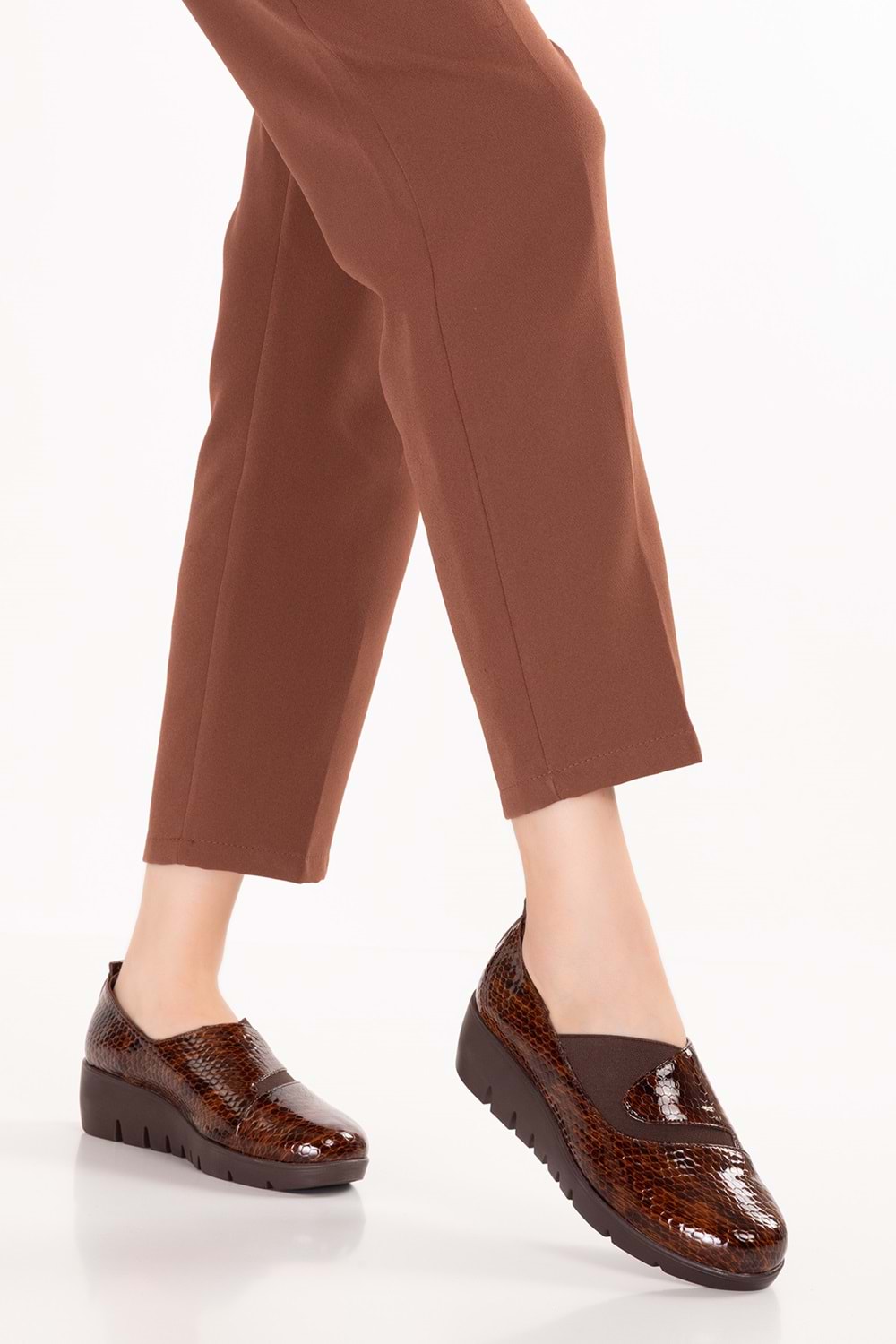 Gondol Kadın Hakiki Deri Dolgu Topuk Rahat Şık Anne Ayakkabısı erp.26501 - Kahve Petek - 38