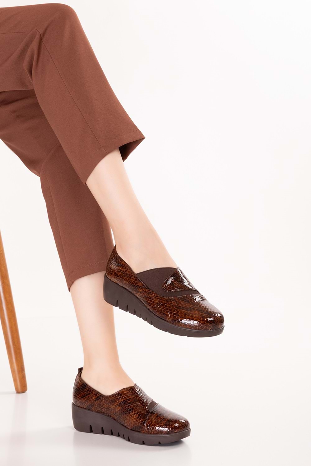 Gondol Kadın Hakiki Deri Dolgu Topuk Rahat Şık Anne Ayakkabısı erp.26501 - Kahve Petek - 38