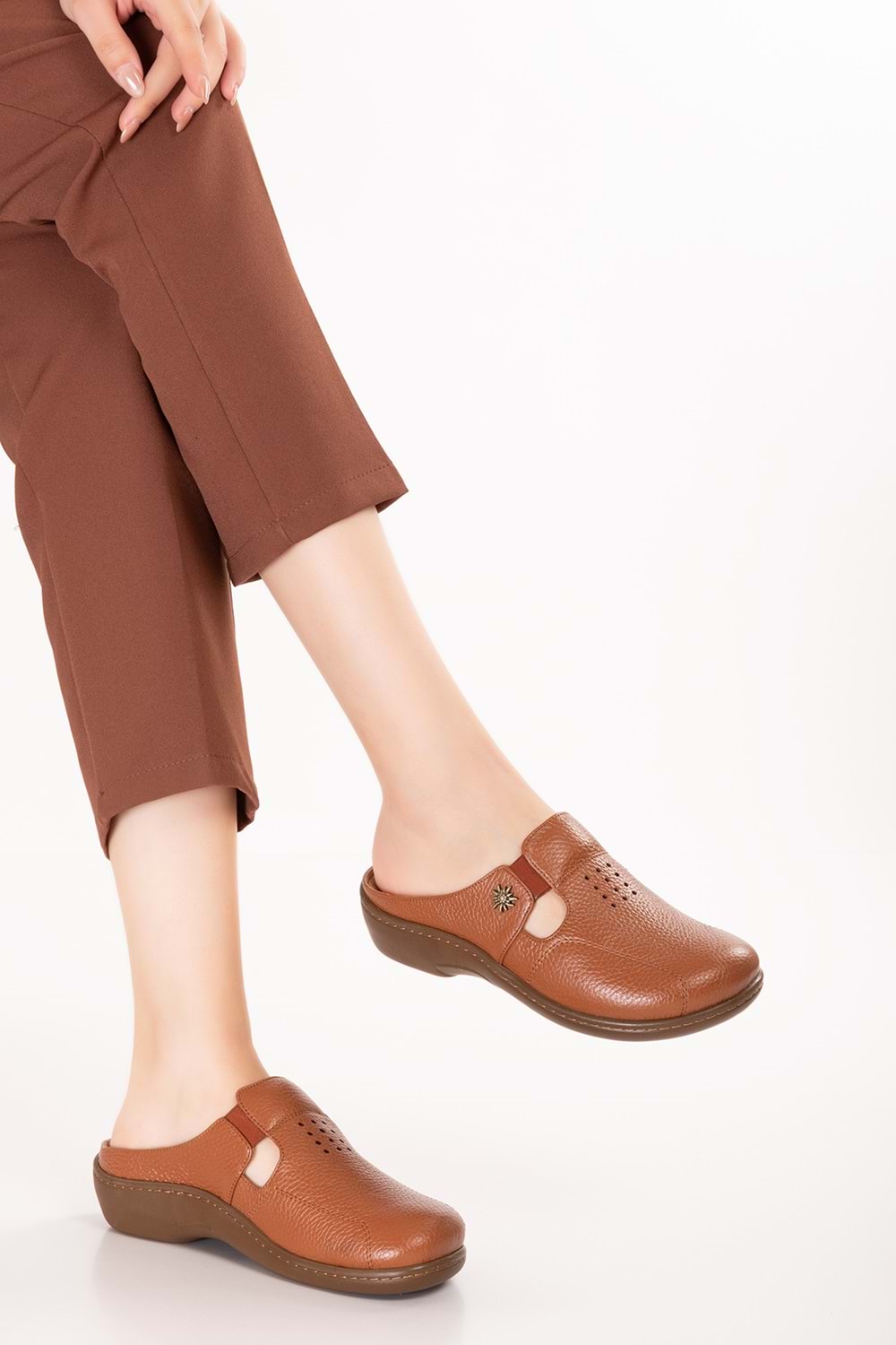 Gondol Kadın Hakiki Deri Özel Tabanı Çıkabilen Sabo Ev ve Dışarı Terlik yprk.280 - Taba - 36