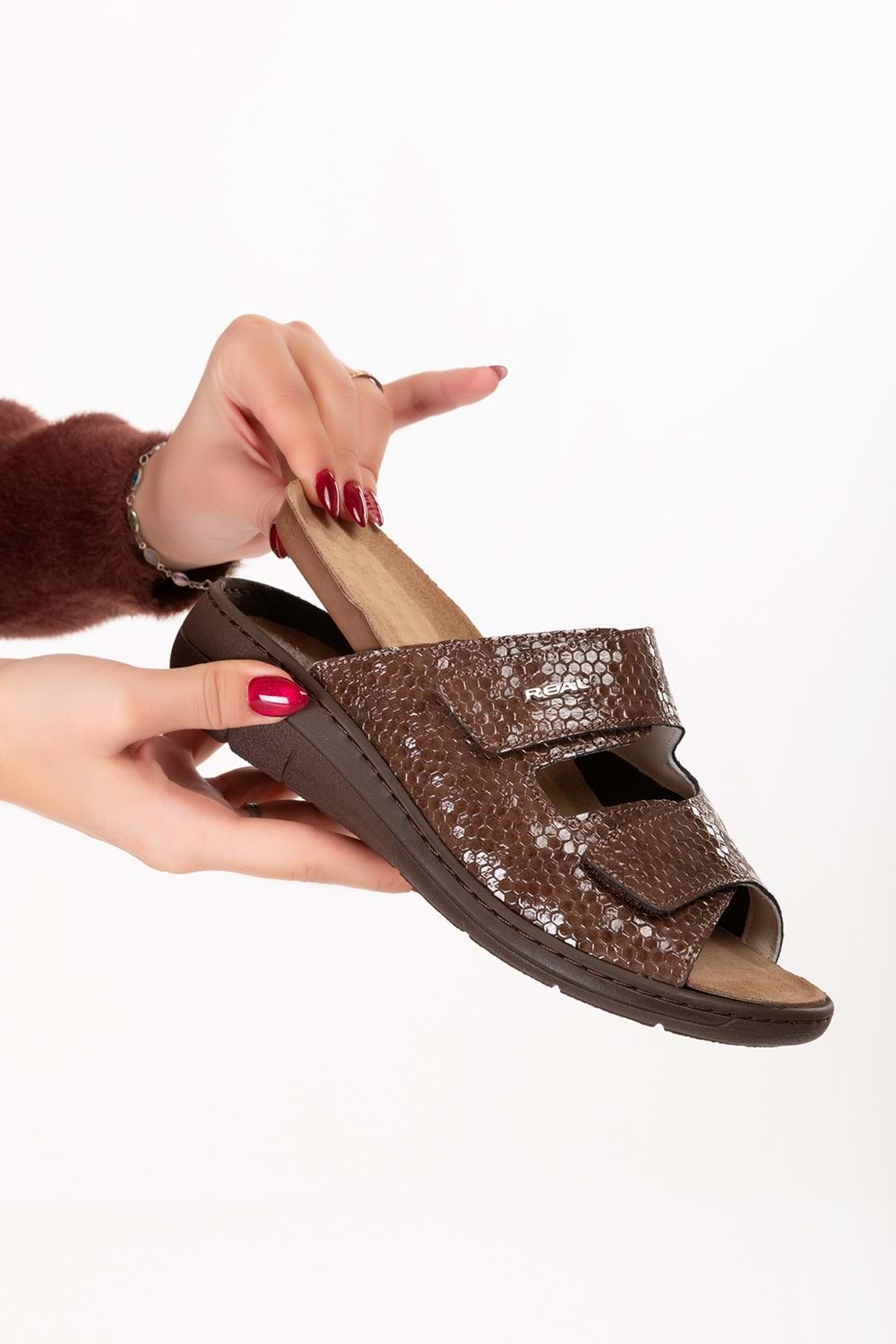 Gondol Kadın Hakiki Deri Kemik Çıkıntısına Özel Tabanı Çıkan Terlik rl.2840 - Kahve Petek - 36