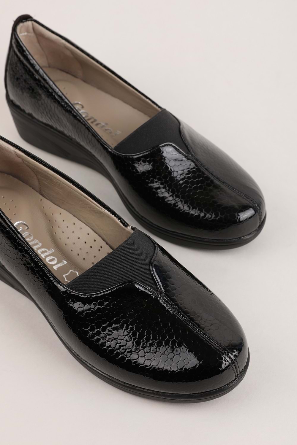 Gondol Kadın Hakiki Deri Dolgu Topuk Rahat Şık Anne Ayakkabısı vdt.2607 - Siyah Petek - 38