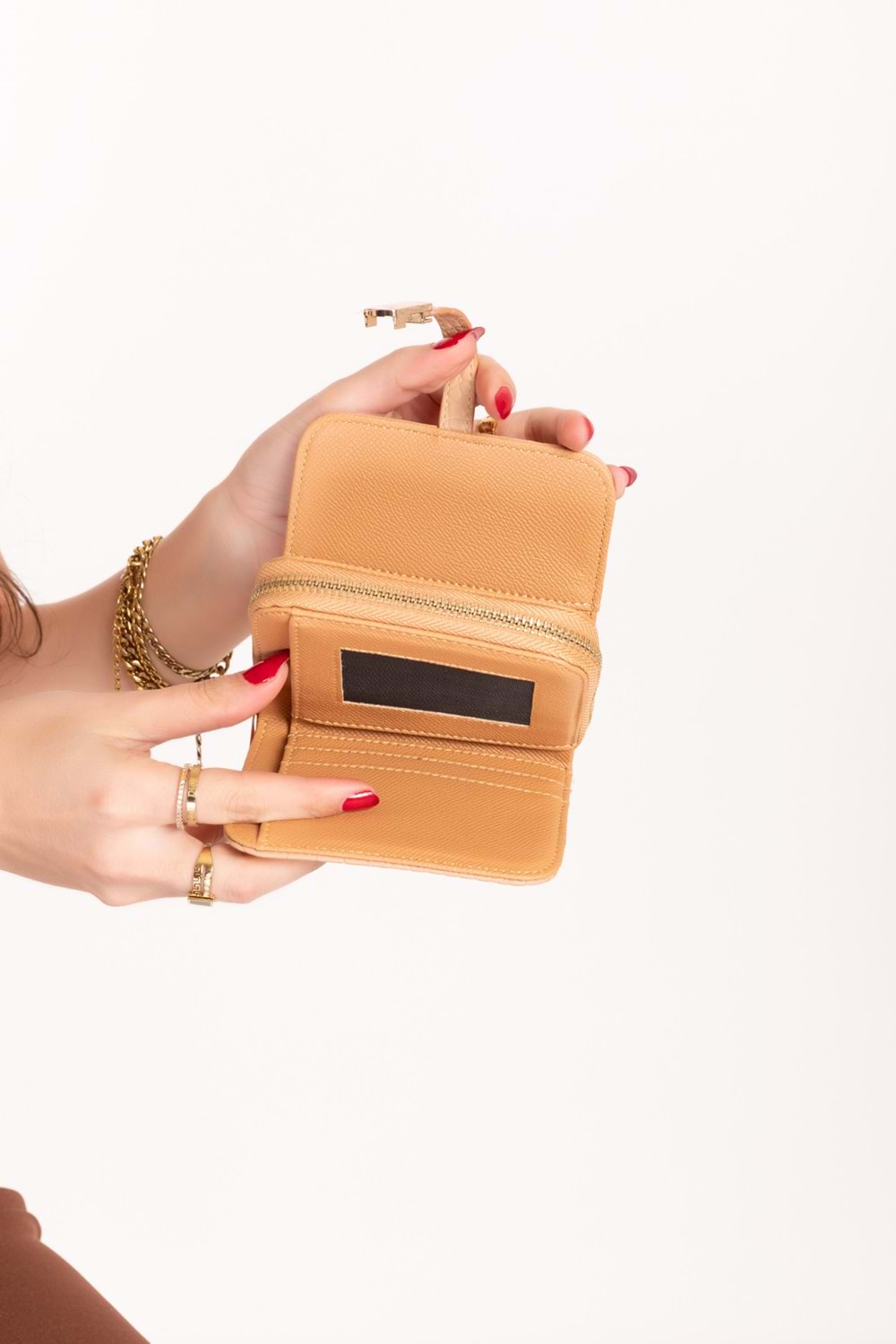 Gondol Hmx Polo Günlük Kullanışlı Şık Parlak El Cüzdanı Hmx.120 - Nude - TEK EBAT