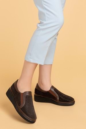 Gondol Hakiki Deri Anatomik Taban Taş Detaylı Ayakkabı gndl.19570 - Kahverengi - 40