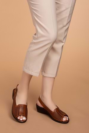 Gondol Kadın Hakiki Deri Lazer Kesim Sandalet iz.435 - Taba - 39