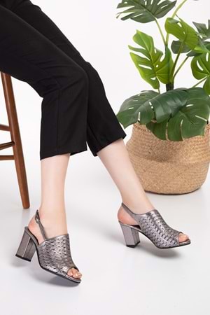 Gondol Kadın Hakiki Deri Lazer Kesim Klasik Topuklu Ayakkabı şhn.835 - Platin - 35