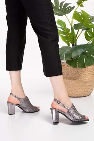 Gondol Kadın Hakiki Deri Lazer Kesim Klasik Topuklu Ayakkabı şhn.835 - Platin - 35