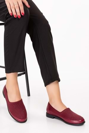 Gondol Hakiki Deri Üzeri Strecli Taş Detaylı Günlük Ayakkabı vdt.194 - Bordo - 39