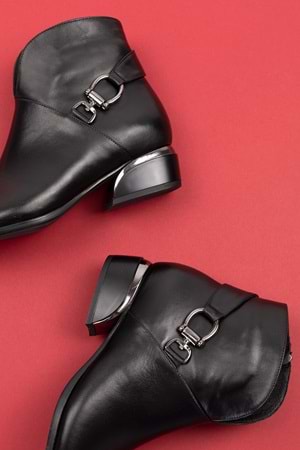 Gondol Kadın Hakiki Deri Toka Detay Orta Boy Topuk Bot Ast.228 - Siyah - 37