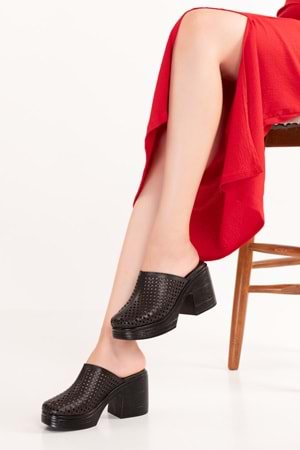 Gondol Kadın Hakiki Deri Platform Topuklu Lazerli Şık Terlik msa.90 - Siyah - 39