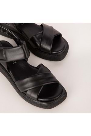 Gondol Kadın Hakiki Deri Cırtlı Sandalet elnr.481 - Siyah - 36