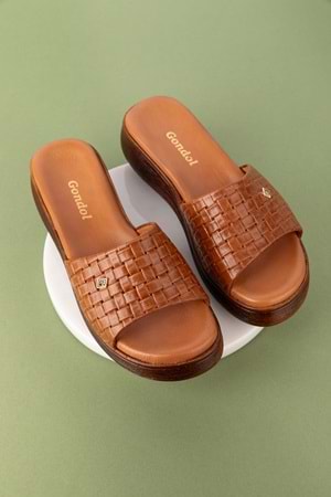 Gondol Kadın Hakiki Deri Günlük Dolgu Topuklu Terlik yprk.2401 - Taba - 39