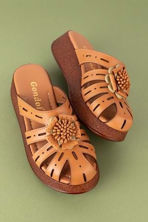 Gondol Hakiki Deri Çiçek Detaylı Sabo Terlik mlk.3227 - Taba - 41