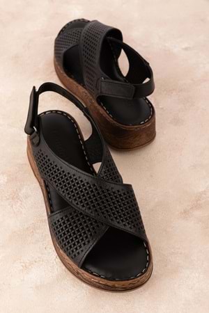 Gondol Kadın Hakiki Deri Günlük Rahat Günlük Sandalet iz.8400 - Siyah - 40