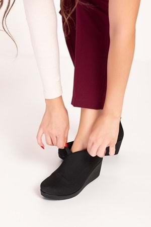 Gondol Dolgu Topuklu Lastikli Kapsül Tarz Ayakkabı ell.1212 - Siyah - 37