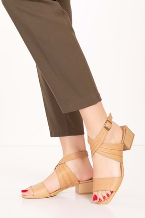 Gondol Kadın Hakiki Deri Tek Bantlı Kısa Topuklu Ayakkabı ast.2001 - Taba - 40