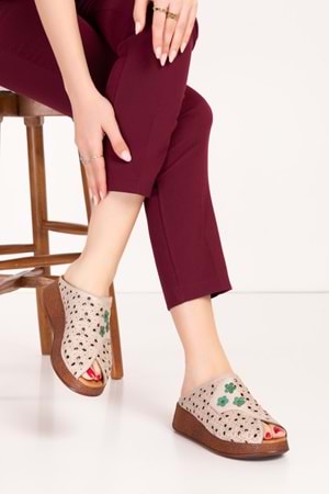 Gondol Hakiki Deri Çiçek Detaylı Dekolte Terlik mlk.5803 - Bej - 37