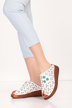 Gondol Hakiki Deri Çiçek Detaylı Dekolte Terlik mlk.5803 - Beyaz - 38