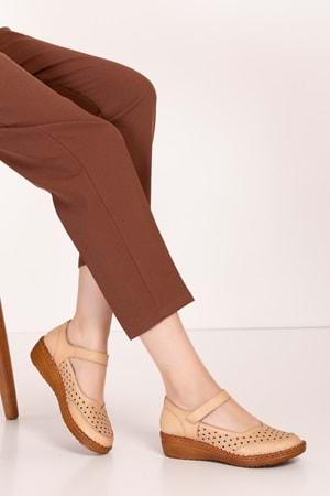 Gondol Kadın Hakiki Deri Önü Kapalı Rahat Sandalet pyt.5100 - Bej - 40