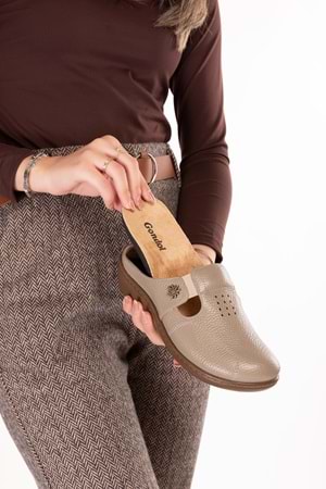 Gondol Kadın Hakiki Deri Özel Tabanı Çıkabilen Sabo Ev ve Dışarı Terlik yprk.280 - Vizon - 39