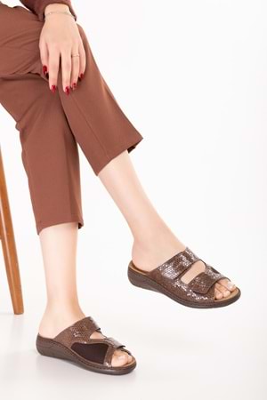 Gondol Kadın Hakiki Deri Kemik Çıkıntısına Özel Tabanı Çıkan Terlik rl.2840 - Kahve Petek - 36