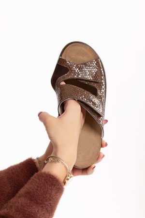 Gondol Kadın Hakiki Deri Kemik Çıkıntısına Özel Tabanı Çıkan Terlik rl.2840 - Kahve Petek - 36