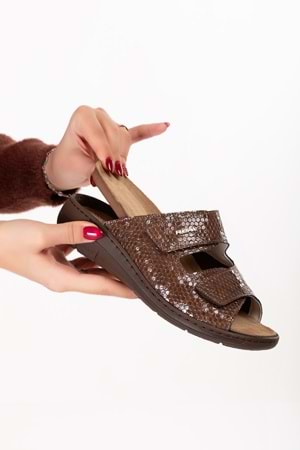 Gondol Kadın Hakiki Deri Kemik Çıkıntısına Özel Tabanı Çıkan Terlik rl.2840 - Kahve Petek - 36