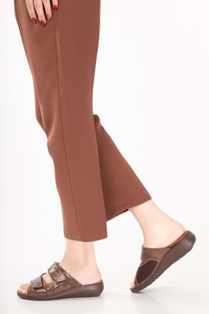 Gondol Kadın Hakiki Deri Kemik Çıkıntısına Özel Tabanı Çıkan Terlik rl.2840 - Kahve Petek - 36