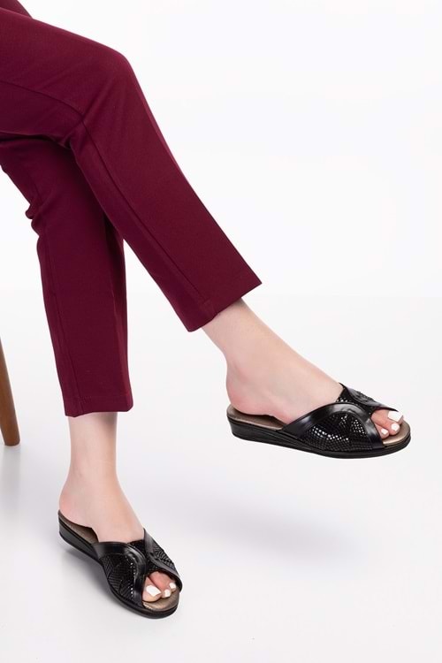 Gondol Kadın Hakiki Deri Şık Rahat Ev Terliği kayaş.038 - Siyah Yılan - 34