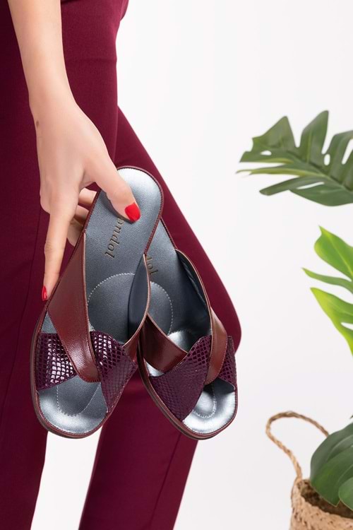 Gondol Hakiki Deri Şık Ev Terliği Blc.005 - Bordo Yılan - 35