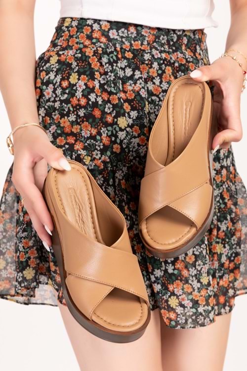 Gondol Kadın Hakiki Deri Dolgu Topuklu Rahat Günlük Terlik tlh.630 - Cappuccino - 38