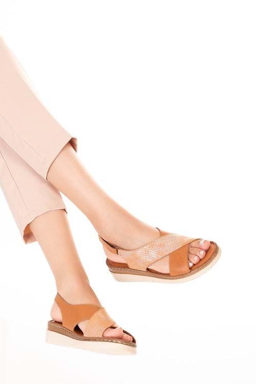 Gondol Hakiki Deri Kısa Topuklu Çapraz Sandalet asy.812 - Taba Yılan - 37