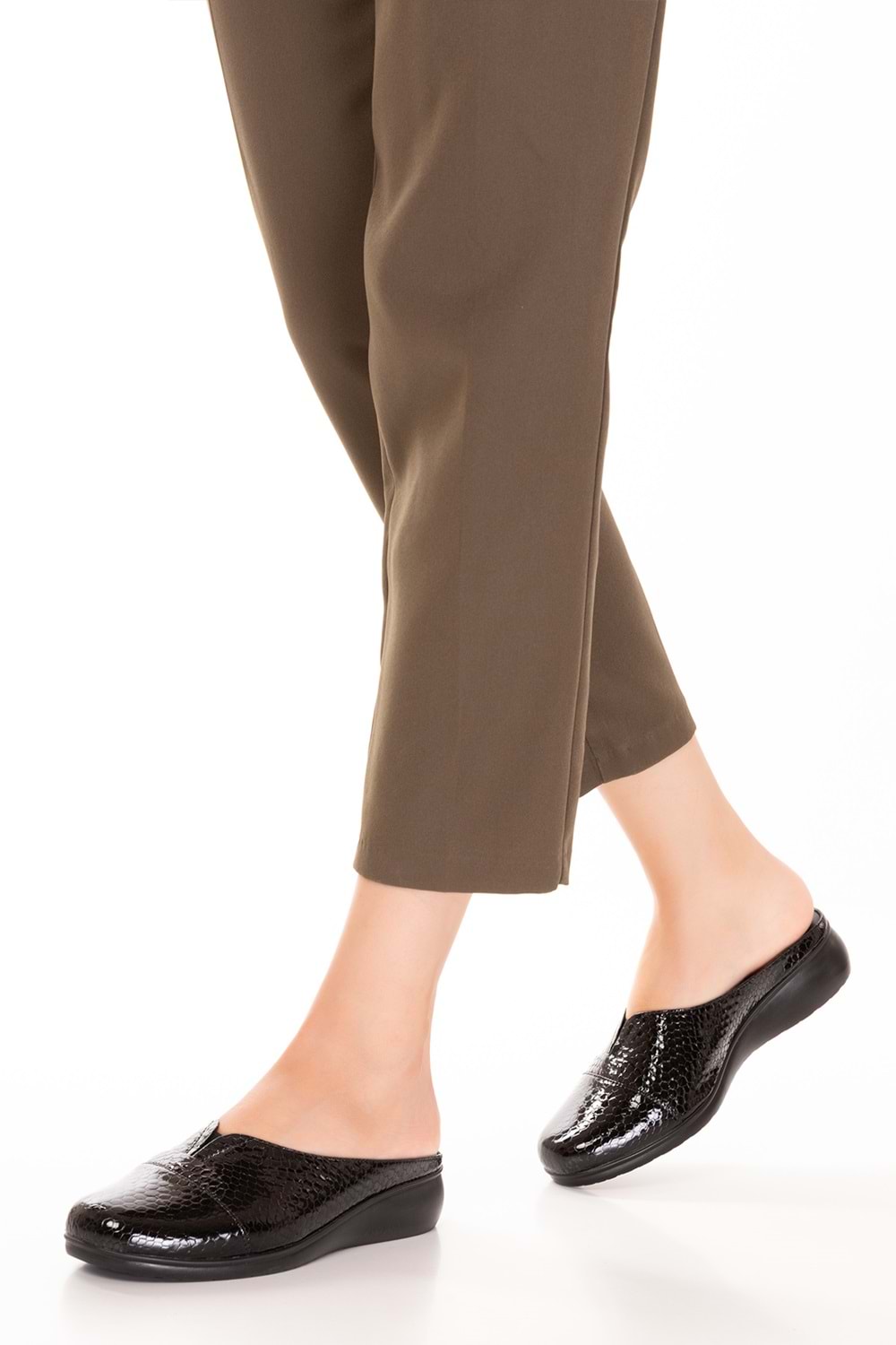 Gondol Hakiki Deri Ev Terliği Siyah Petek 39 özl.325