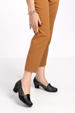 Gondol Kadın Hakiki Deri Yuvarlak Burun Yılan Detaylı Topuklu Ayakkabı vdt.155 - Siyah Yılan - 36