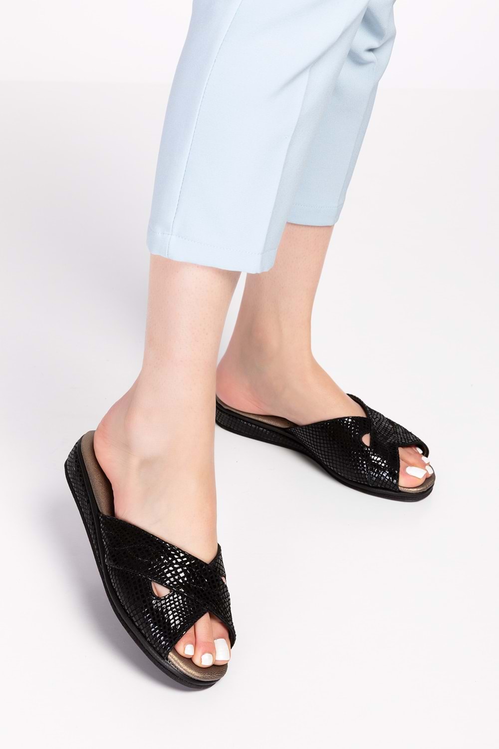 Gondol Kadın Hakiki Deri Şık Rahat Ev Terliği kayaş.191 - Siyah Yılan - 36